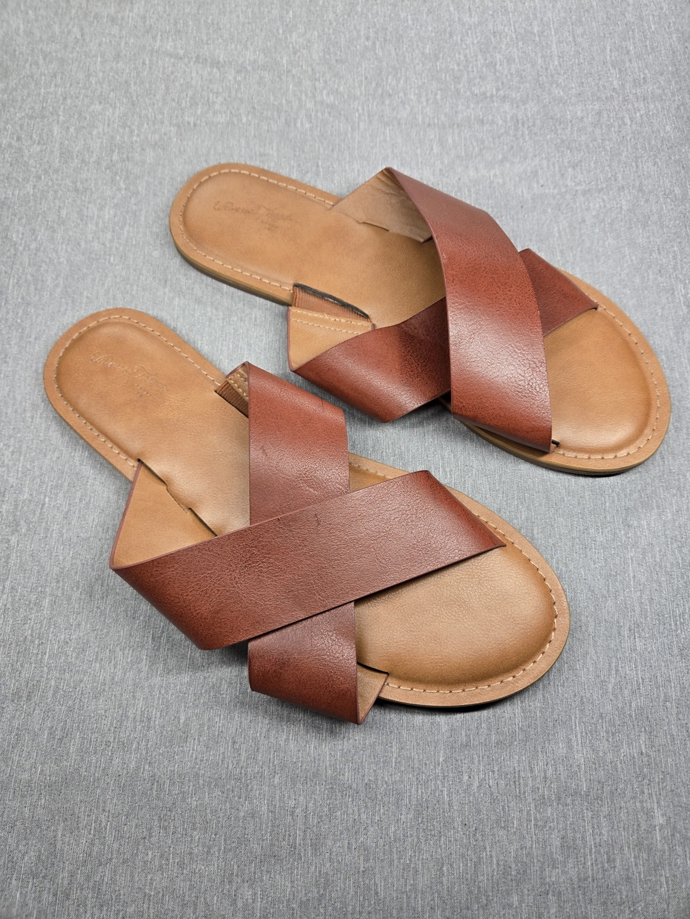 Universal Thread Two-Tone Tan and Rust Leather Slide Sandals